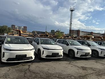 GAC: Электромобиль Aion (кроссовер, белый кузов) Ключевые особенности: - — 1