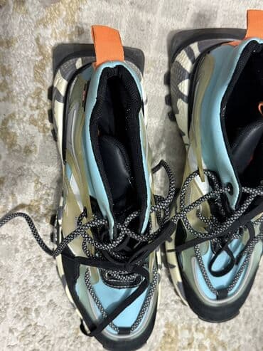 вечернее платье с открытыми плечами: Брендовые модные кроссовки купленно в Европе — 3