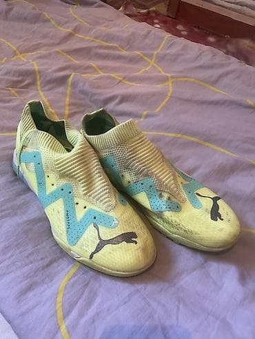 Футбольные бутсы/салуны PUMA Размер 39 - Модель: безшнурочная at lalafo.kg Футбольные бутсы/салуны PUMA Размер 39 - Модель: безшнурочная