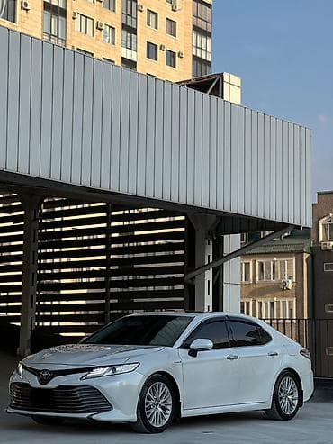 lexus e: Toyota Camry: 2018 г., 2.5 л, Автомат, Гибрид, Седан — 3