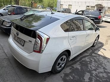 prius v: Toyota Prius: 2014 г., 1.8 л, Гибрид, Хэтчбэк — 4