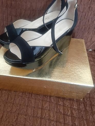 Продаю босоножки на танкетке размера 39 в идеальное