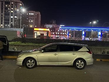 bmw e69: Продается компактный пятидверный хэтчбек серебристого цвета. Правый — 2