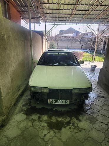 Другие автомобили: Седан белого цвета, 4 двери, левый руль. Компакт-класс конца 80‑х – — 2