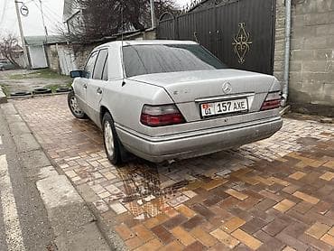 мерседес 124 бак: Mercedes-Benz W124: 1993 г., 2.2 л, Кол менен иштөөчү, Газ, Седан — 5