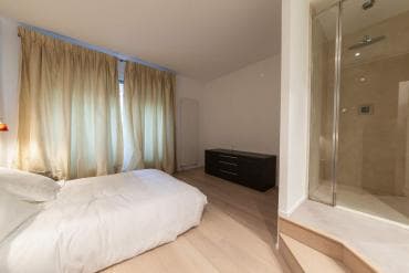 домкрат аренда: 3 бөлмө, Душ кабинасы, Алдын ала ээлөө, Тиричилик техникасы — 2