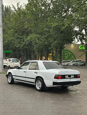 Mercedes-Benz W124: 1993 г., 2.3 л, Механика, Бензин, Седан — 7