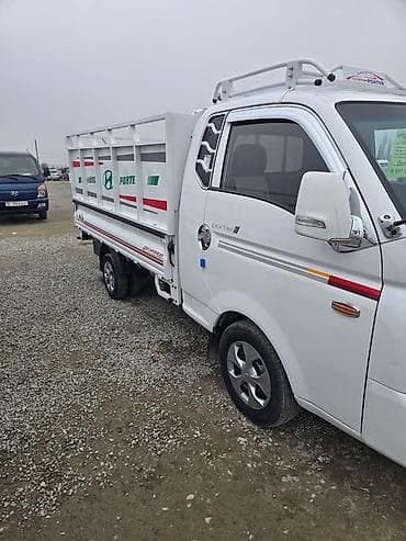 b class: Легкий грузовик, Hyundai — 2