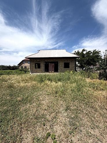 Недвижимость: 🏡 Продается дом в Гавриловке! ✨ Характеристики: • Участок — 6 соток • — 3