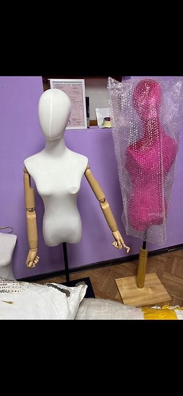 Женские витринные манекены - Корпус женской фигуры без лица, гладкая