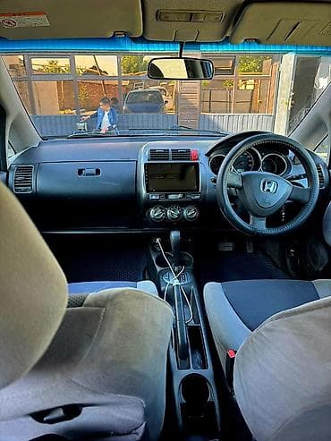 Honda Fit: 2003 г., 1.3 л, Автомат, Бензин, Хэтчбэк