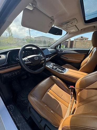 odyssey absolute: GAC Aion S (белый седан, гибрид/электрифицированная версия, шильдик — 8