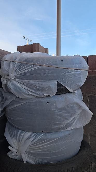 продаю шины зимние: Комплект зимних шин (4 шт.) в пакетах. Характеристики: - Размер — 1