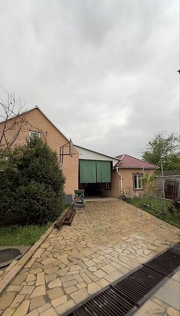 Дом с участком и хозпомещениями В продаже дом с участком в центре ж/м at lalafo.kg Дом с участком и хозпомещениями В продаже дом с участком в центре ж/м