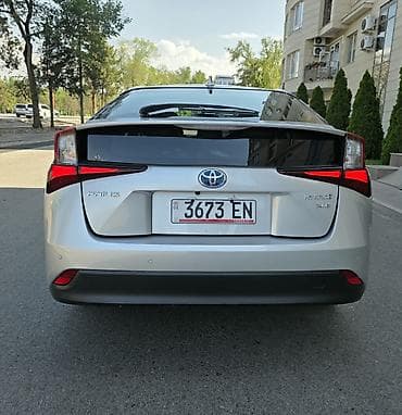 Продажа авто: Toyota Prius: 2019 г., 1.8 л, Вариатор, Гибрид, Хэтчбэк — 2
