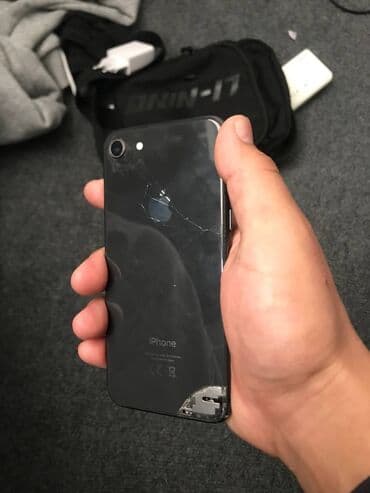 Ковролин: IPhone 8, Б/у, 256 ГБ, Black Titanium, Чехол, 100 % — 1