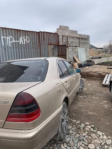 кулиса на ауди: Mercedes-Benz C-Class: 2001 г., 2.2 л, Дизель, Седан — 4