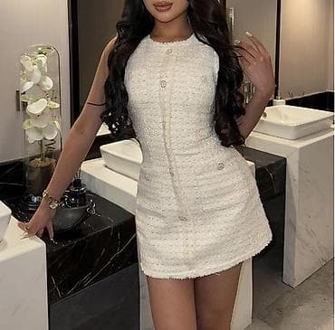 Платье-мини без рукавов из твида, молочного/кремового оттенка. Б/у — 1