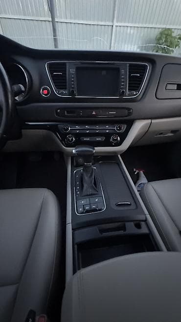 авто минивэн: Kia Carnival: 2017 г., 2.2 л, Автомат, Дизель, Минивэн — 9
