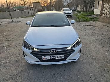 sprinter cdi: Белый 4-дверный седан класса C с динамичным профилем и покатой линией — 4