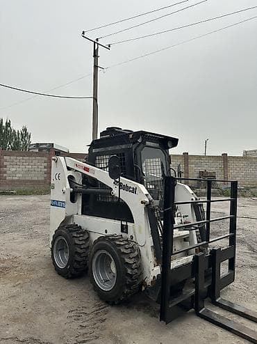 Услуги экскаватора: 🚜 Услуги мини-погрузчика Bobcat • Подметание территории (щетка) • — 2