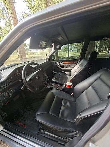 Mercedes-Benz W124: 1994 г., 3.2 л, Автомат, Газ, Седан — 6