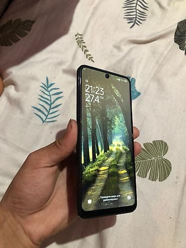 пейджер купить: Смартфон с экраном по центру с вырезом под фронтальную камеру — 1