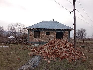 продаю квартиру асыл таш: Кемин шаарында Куйбышев көчөсүндө жайгашкан турак жай сатылат. жер — 4