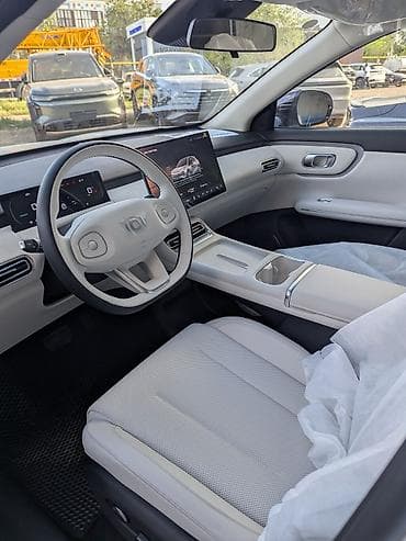 jaecoo j8: Changan Qiyuan Q05: 2025 г., Автомат, Электромобиль, Кроссовер — 4
