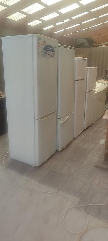 Представляем бытовой двухкамерный холодильник белого цвета. Эта модель