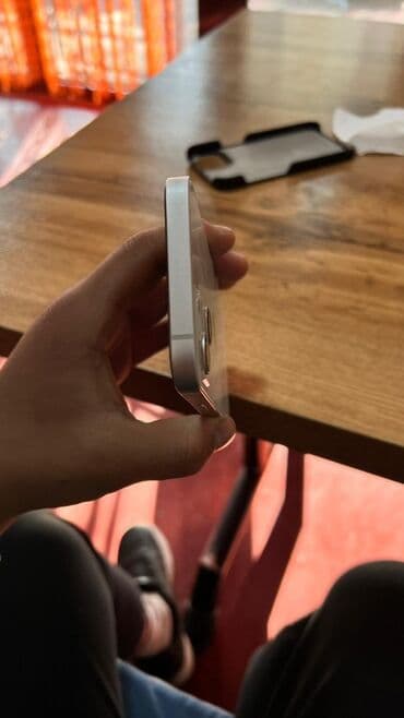 телефон ош айфон: IPhone 13, Новый, 128 ГБ, Белый, Чехол, 88 % — 4