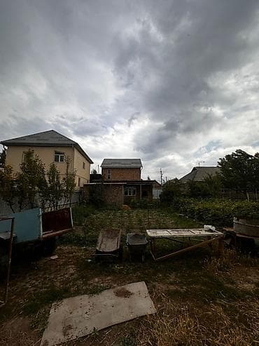 Недвижимость: Продаётся кирпичный двухэтажный дом с большим двором и хозяйственным — 4