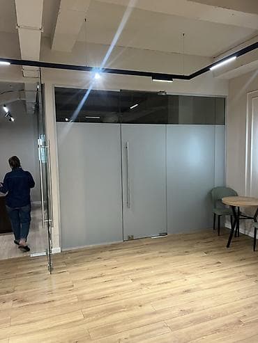 установка лабовое стекла: На заказ Цельностеклянная перегородка, Для офиса — 10