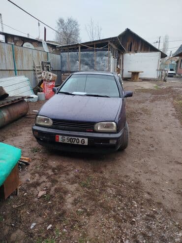 Volkswagen Golf: 1992 г., 1.8 л, Механика, Бензин, Хэтчбэк