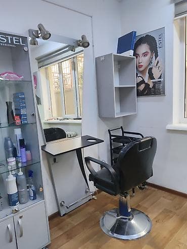 Парикмахерское рабочее место для салона красоты. Состав комплекта: -