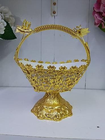 вазы фруктовница: Декоративная фруктовница/конфетница на ножке с ручкой. - Материал — 2