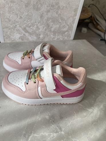 Платья: Детские кроссовки Snoopy - Оригинальный дизайн Peanuts Worldwide LLC — 2