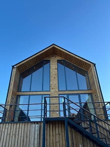 А‑фрейм домики и юрты - Планировка: два уровня. На первом — гостиная