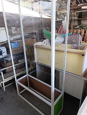 Аксессуары: Витрины вертикальные б/уно в отличном состоянии 3шт по 6000 каждая — 2