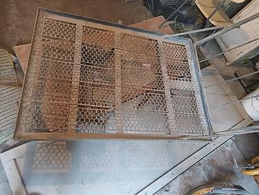 Металлическая тачка. - Материал: сталь. - Конструкция: рамка из