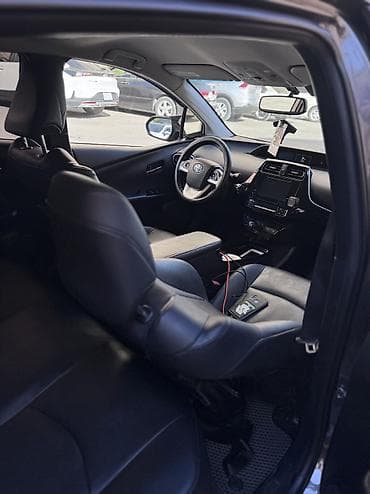 2017: Toyota Prius: 2017 г., 1.8 л, Гибрид, Хэтчбэк — 8
