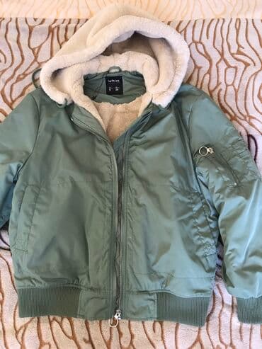 купить женский пуховик большого размера: Женский бомбер утеплённый. Размер 44-46.(S) Отличного качества! Цена — 4