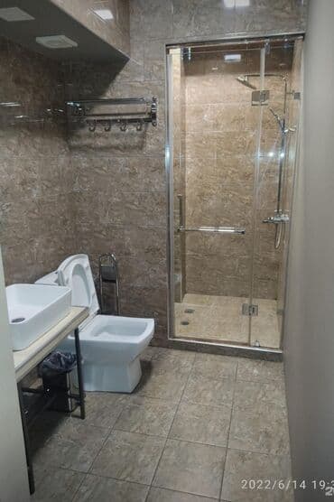 купить комнату в общежитии со своим санузлом: Уютный номер с собственной ванной комнатой Описание: - Просторная — 4