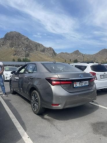 camry 50 xle: Toyota Corolla: 2017 г., 1.8 л, Вариатор, Гибрид, Седан — 4