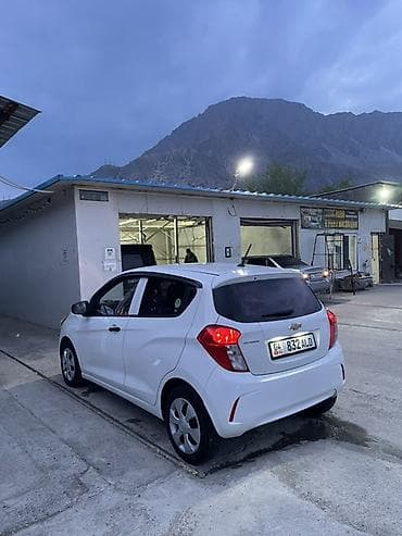 спарк в аренду: Chevrolet Spark: 2017 г., 1 л, Автомат, Бензин, Хэтчбэк — 3