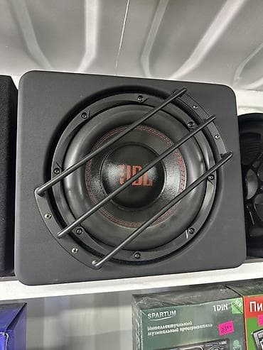 rca: Активный сабвуфер JBL в корпусе - Размер динамика: 10–12" (визуально — 2