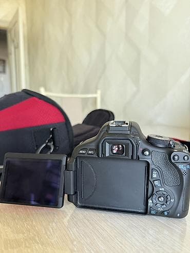 фотоаппарат canon: Зеркальная фотокамера Canon с поворотным экраном Комплект: - Камера — 3