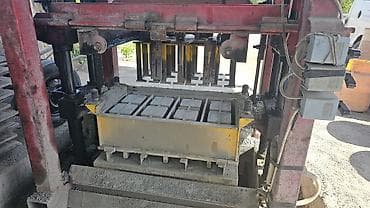 станок ламинат: Состав и характеристики: - Вибропресс с матрицей на 6 блоков за цикл — 1