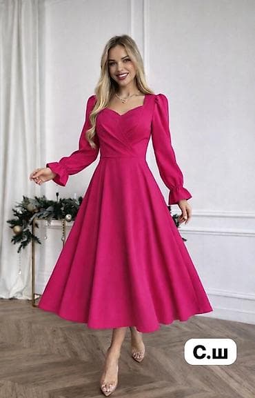 воротничок бижутерия: Платье миди с расклешённой юбкой и акцентной талией. - Силуэт — 3