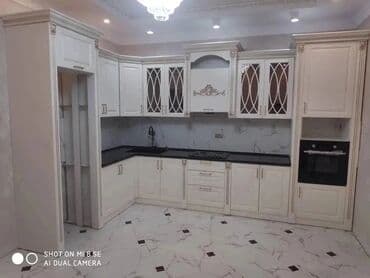 кухонный гарниткр: Современный кухонный гарнитур, выполненный в комбинации светло-серых и — 8